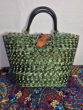 LE REGALE shoulder bag, Large,1-compartment, magnetic/snap closure, green/straw